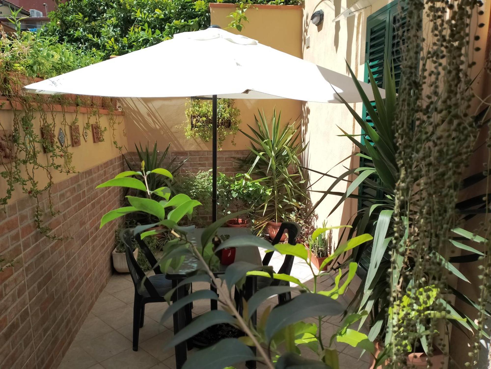 Il Piccolo Eden - Private Garden Apartment Livorno Exterior photo